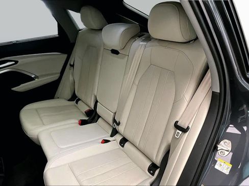 Used 2025 Audi Q5 Premium Plus w/ Premium Plus AWD/4WD image 23