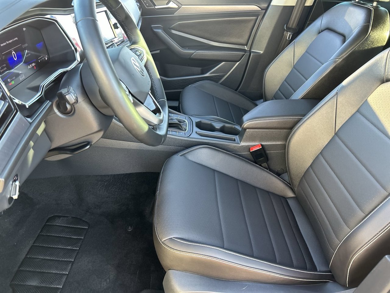 Certified 2023 Volkswagen Jetta SE w/ Panoramic Sunroof Package FWD image 15