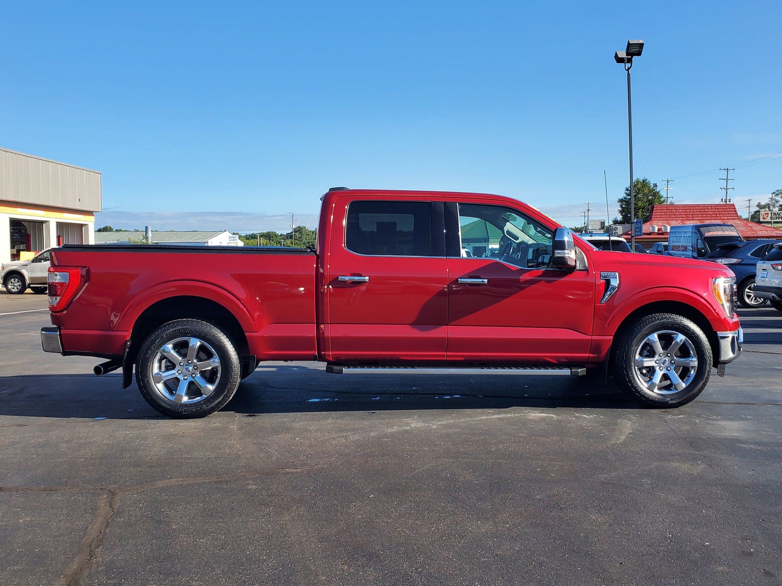Used 2022 Ford F150 Lariat w/ Max Trailer Tow Package RWD image 5