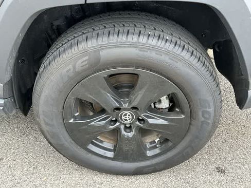 Used 2024 Toyota RAV4 XLE AWD/4WD image 5
