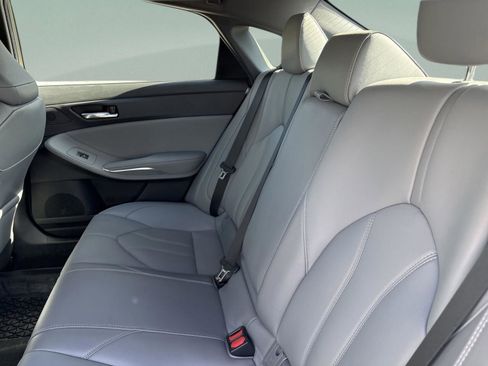 Used 2020 Toyota Avalon XLE w/ Moonroof Package image 19