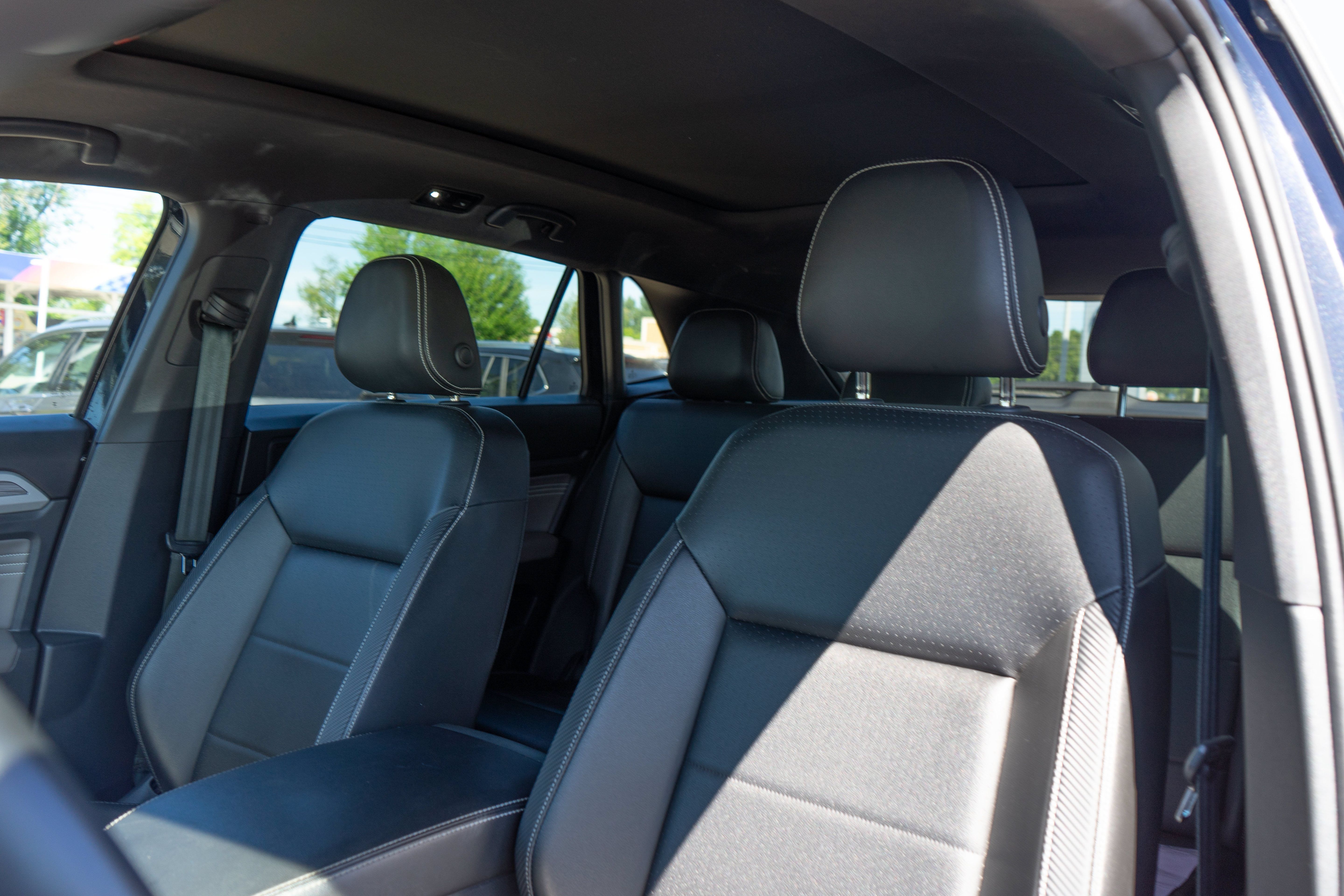 Certified 2023 Volkswagen Atlas Cross Sport SE w/ Panoramic Sunroof Package AWD/4WD image 9