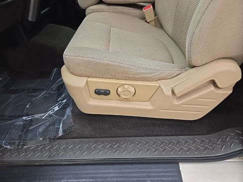 Used 2011 Ford F150 XLT w/ XLT Convenience Pkg image 44