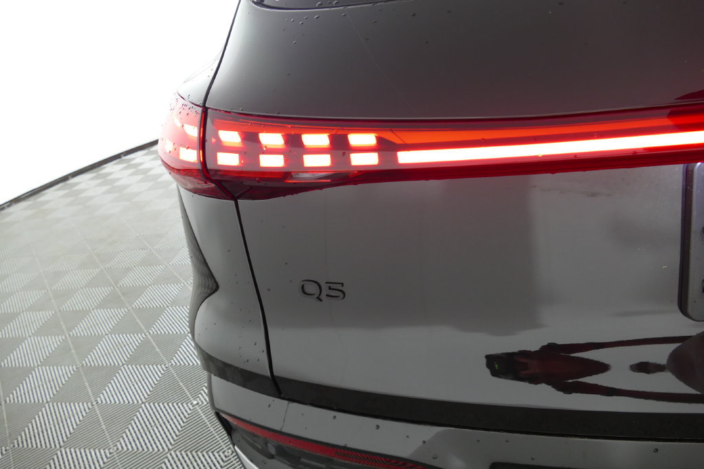 Certified 2025 Audi Q5 Premium w/ Convenience Package AWD/4WD image 33