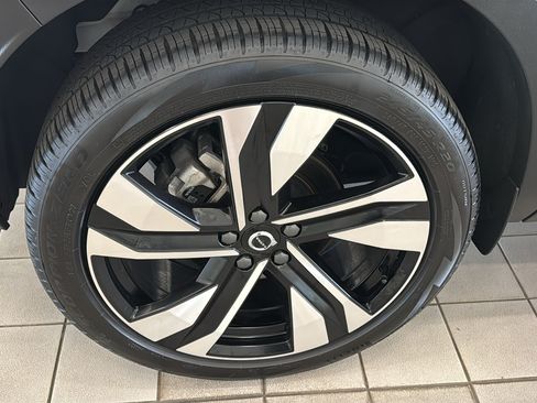 Used 2025 Volvo XC40 B5 Ultra AWD/4WD image 31