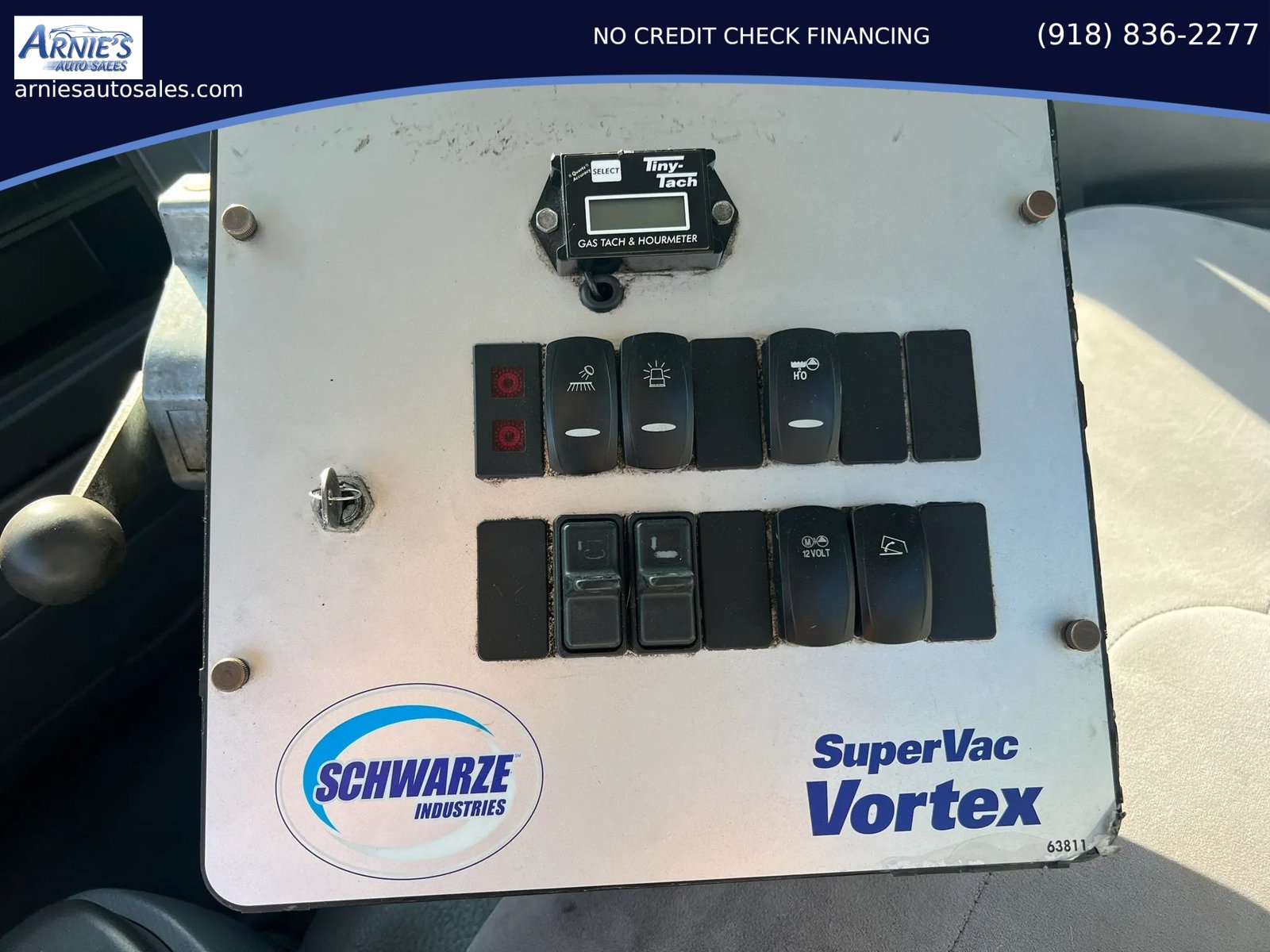 Used 2016 Isuzu NPR RWD image 9