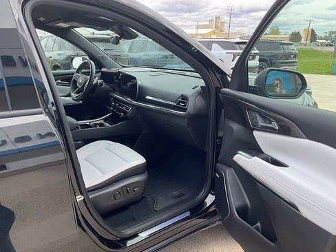 Used 2026 Chevrolet Traverse High Country AWD/4WD image 16