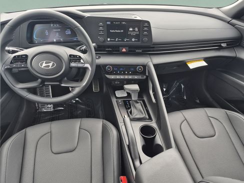 New 2026 Hyundai Elantra SEL Sport FWD image 10