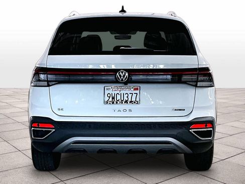 Certified 2025 Volkswagen Taos SE AWD/4WD image 7