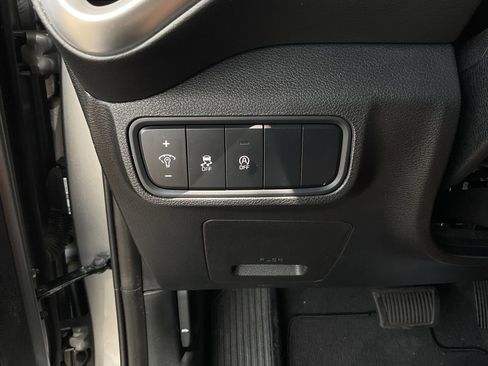 Used 2025 Kia Soul LX w/ LX Technology Package FWD image 19