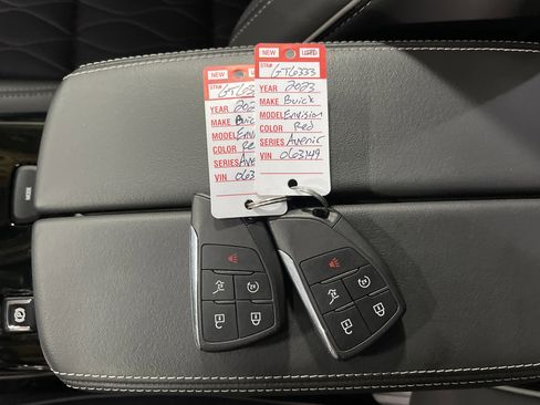 Used 2023 Buick Envision Avenir image 27