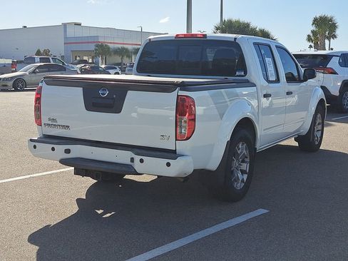 Used 2020 Nissan Frontier SV image 3