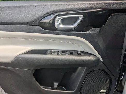 Certified 2022 Jeep Compass Limited w/ Sun and Sound Group image 11