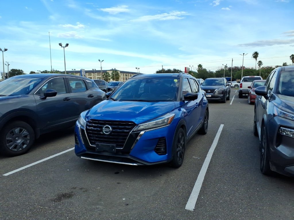 Used 2021 Nissan Kicks SR w/ SR Premium Package FWD image 1