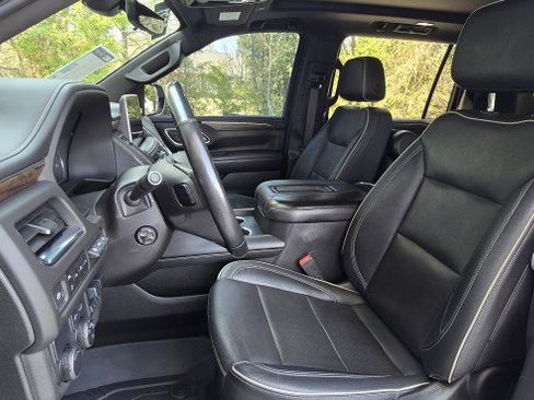 Used 2021 Chevrolet Suburban Premier w/ Premium Package image 18