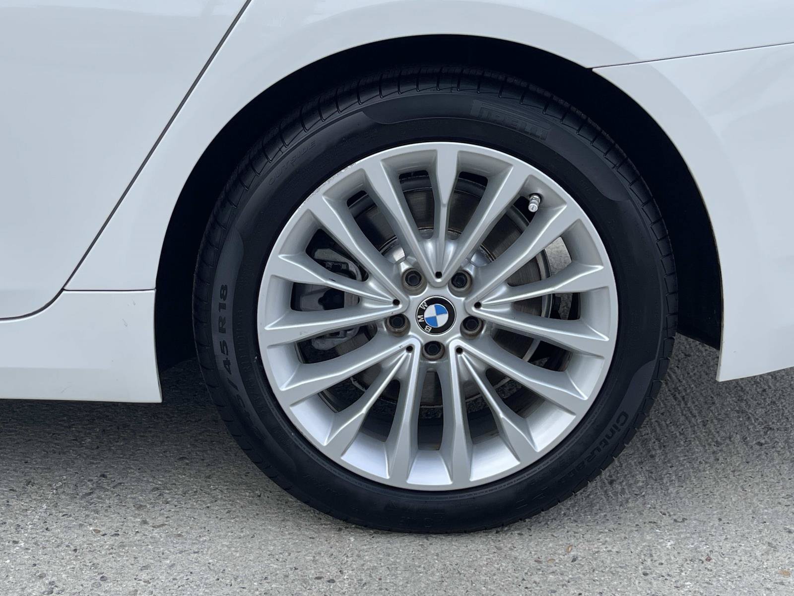 Used 2023 BMW 530i w/ Convenience Package RWD image 25