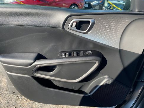 Used 2025 Kia Soul LX w/ LX Technology Package image 20