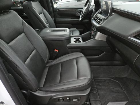 Used 2023 Chevrolet Tahoe Z71 w/ Luxury Package AWD/4WD image 32