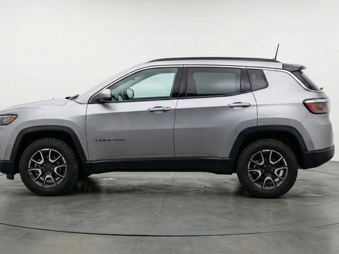 Used 2025 Jeep Compass Trailhawk AWD/4WD image 5