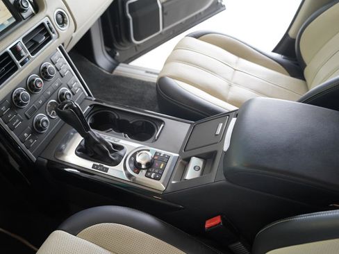 Used 2011 Land Rover Range Rover Autobiography image 21