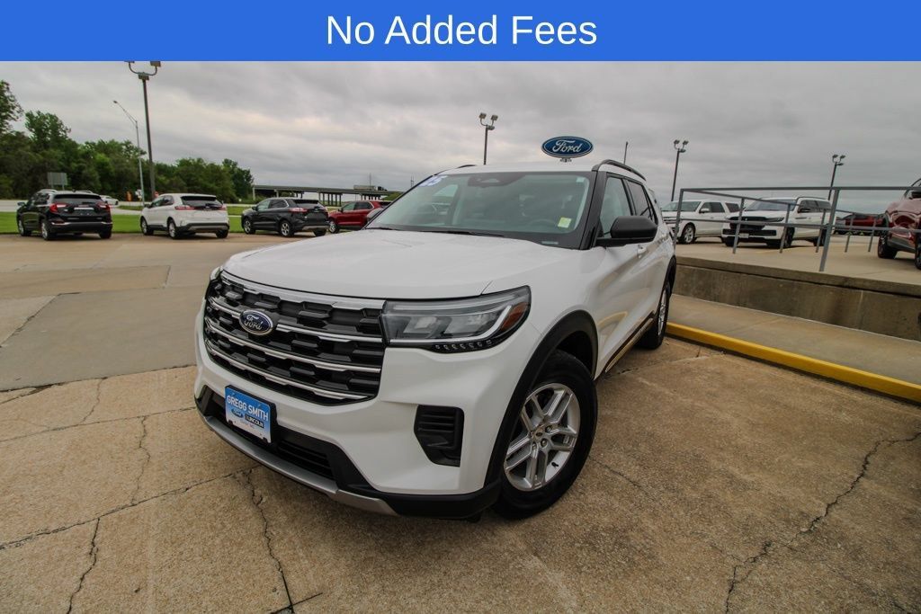 Used 2025 Ford Explorer Active AWD/4WD image 1