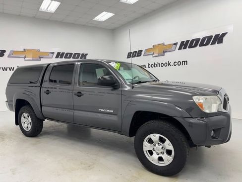 Used 2015 Toyota Tacoma 4x4 Double Cab w/ SR5 Package image 3