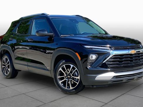 Used 2025 Chevrolet TrailBlazer LT FWD image 3