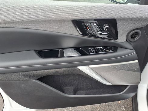 Certified 2025 Cadillac Optiq Luxury 1 w/ LPO, Floor Liner Package image 21