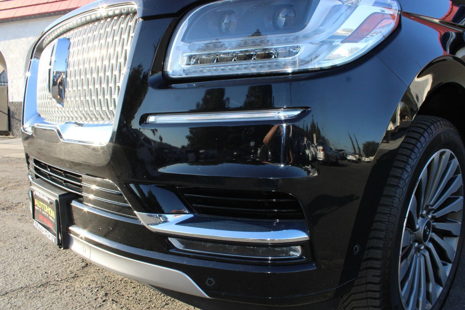 Used 2018 Lincoln Navigator L Reserve w/ Technology Package AWD/4WD image 4