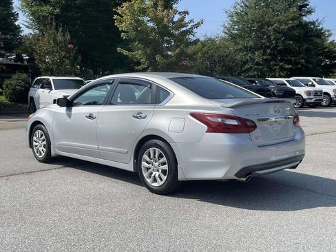 Used 2018 Nissan Altima 2.5 S w/ S Convenience Package FWD image 3