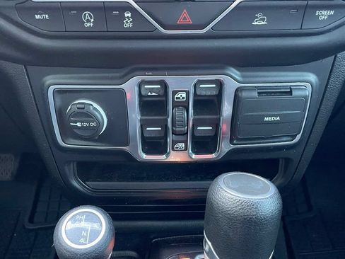 Used 2021 Jeep Wrangler Unlimited Sport AWD/4WD image 22