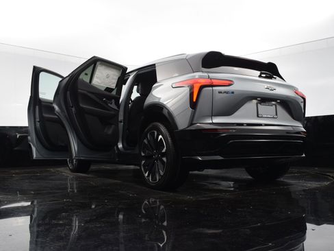 New 2025 Chevrolet Blazer EV RS image 29