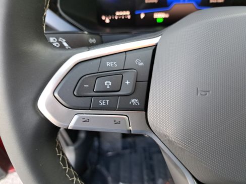 Used 2024 Volkswagen Taos SE image 16