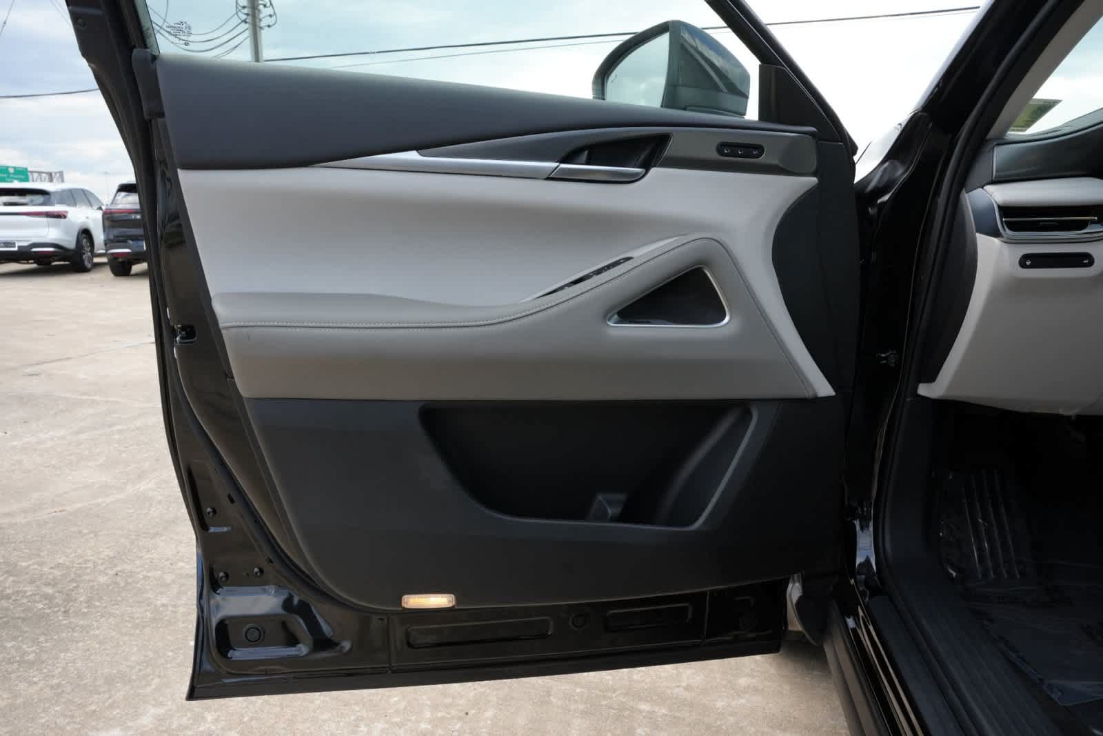 Certified 2027 INFINITI QX60 Luxe w/ Cargo Package FWD image 17
