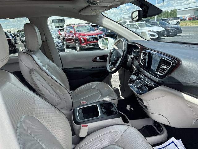 Used 2019 Chrysler Pacifica Limited FWD image 17