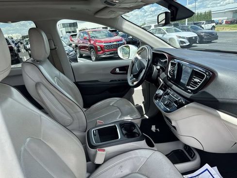 Used 2019 Chrysler Pacifica Limited FWD image 17
