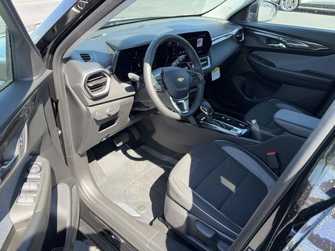 New 2026 Chevrolet TrailBlazer LT w/ LT Cold Weather Package FWD image 13