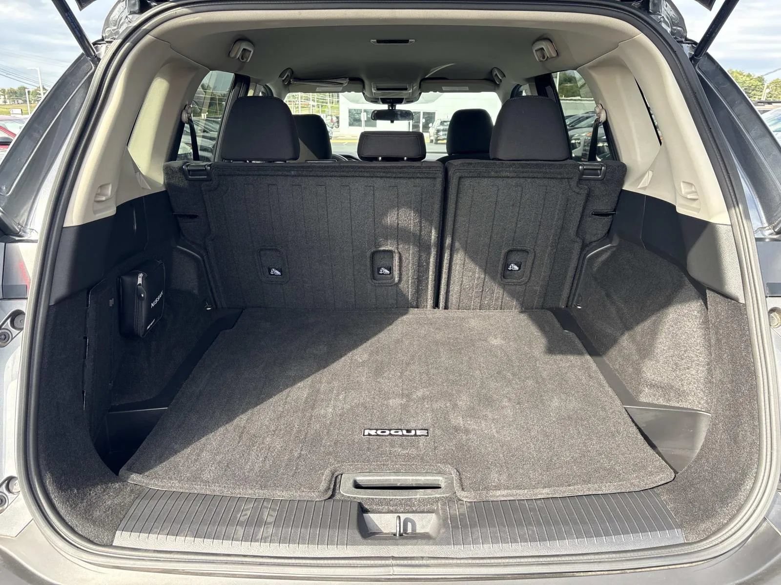 Used 2023 Nissan Rogue S FWD image 18