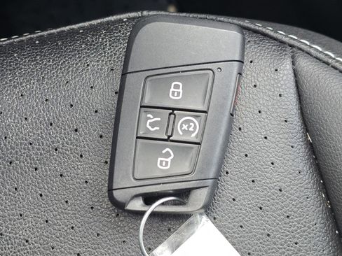 Certified 2023 Volkswagen Tiguan SE R-Line image 27