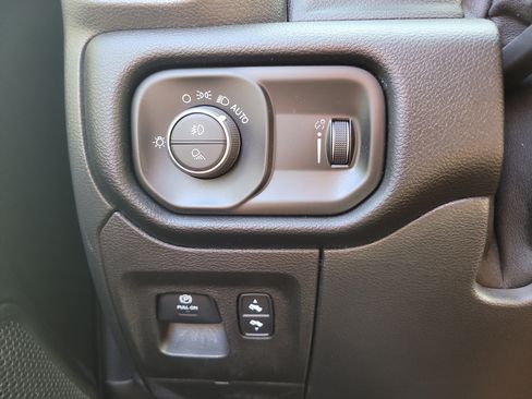Used 2022 RAM 1500 Big Horn RWD image 31