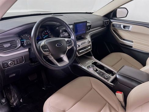 Used 2023 Ford Explorer XLT w/ Equipment Group 202A image 10