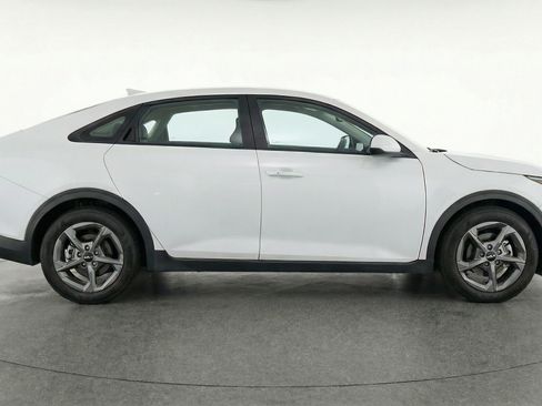Used 2025 Kia K4 FWD image 11