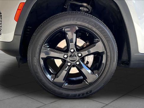 Used 2023 Jeep Grand Cherokee Altitude RWD image 11