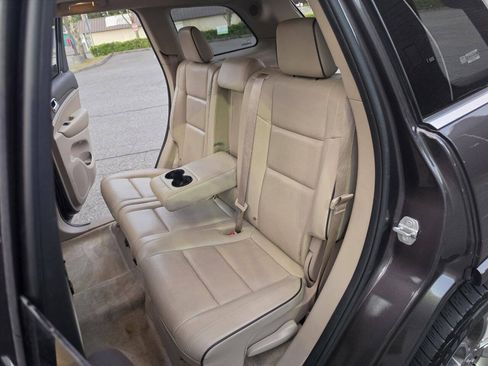 Used 2015 Jeep Grand Cherokee Overland w/ Advanced Technology Group AWD/4WD image 38
