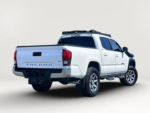 Used 2018 Toyota Tacoma SR5 RWD image 12