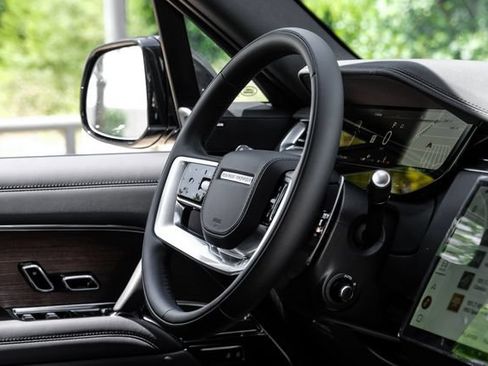 New 2026 Land Rover Range Rover Long Wheelbase SE AWD/4WD image 17