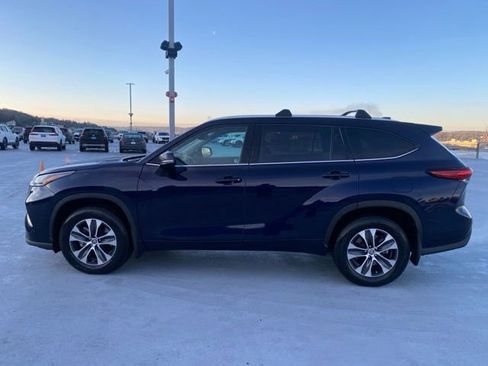 Certified 2022 Toyota Highlander XLE image 9
