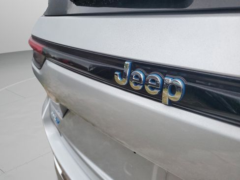 Used 2023 Jeep Grand Cherokee Overland w/ Advanced Protech Group III AWD/4WD image 32