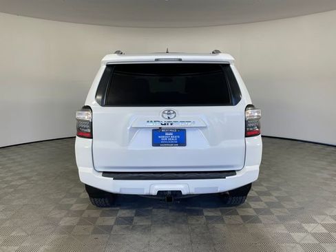 Used 2018 Toyota 4Runner SR5 Premium AWD/4WD image 24