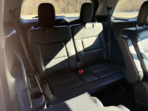 Used 2022 Ford Explorer XLT w/ Equipment Group 202A image 19